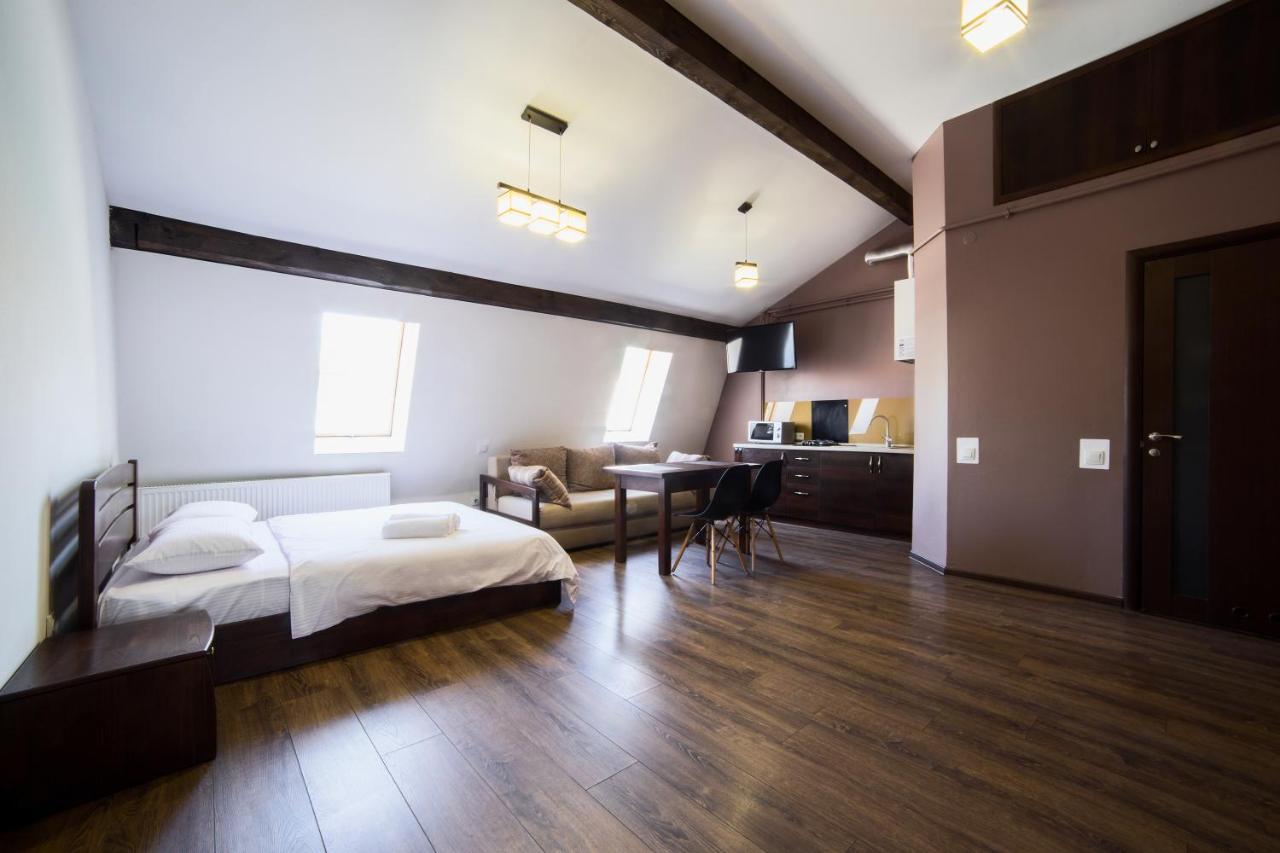 Appartamento Аpartments In The Center On Mitniy Square Leopoli Esterno foto